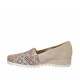 Chaussure fermeé pour femmes avec elastiques en daim perforé beige et cuir imprimé multicouleur talon compensé 3 - Pointures disponibles:  44