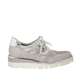Scarpa stringata da donna in camoscio e camoscio stampato grigio, pelle laminata argento e raso color avorio zeppa 3 - Misure disponibili: 42, 43, 44