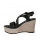 Sandalo da donna con cinturino incrociato e plateau in pelle nera e camoscio beige zeppa 9 - Misure disponibili: 42, 43, 46