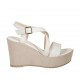Sandalo da donna con cinturino incrociato e plateau in pelle bianca e camoscio beige zeppa 9 - Misure disponibili: 42, 43, 44, 46