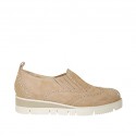 Woman's highfronted shoe with elastics and rhinestones in beige suede wedge 3
