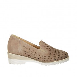 Woman's highfronted shoe with elastic bands and removable insole in taupe suede and pierced suede heel 4 - Available sizes:  42