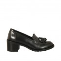 Woman's loafer with tassels in black leather heel 5