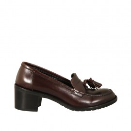 Mocassino da donna con nappine in pelle testa di moro tacco 5 - Misure disponibili: 33, 34, 43