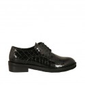 Zapato derby para mujer con cordones en charol negro imprimido tacon 3