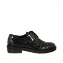 Zapato derby para mujer con cordones en charol azul imprimido tacon 3