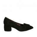 Woman's pointy pump in black suede with buckle block heel 5