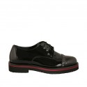 Scarpa stringata derby da donna con borchie e puntale in vernice nera tacco 3