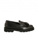 Woman's loafer with tassels in black leather heel 3