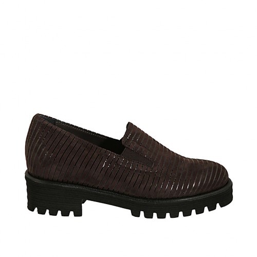 Scarpa accollata da donna con elastici e plantare estraibile in camoscio marrone e vernice nera tacco 4 - Misure disponibili: 32, 33, 43, 44