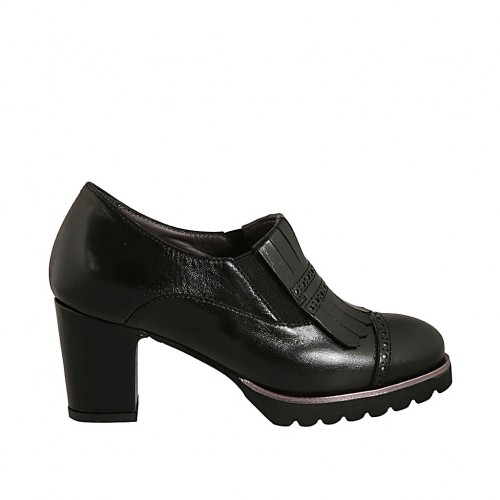 Woman's highfronted shoe with elastics, removable insole and fringes in black leather heel 7 - Available sizes:  42, 44