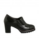 Zapato cerrado para mujer con elasticos, plantilla extraible y flecos en piel negra tacon 7