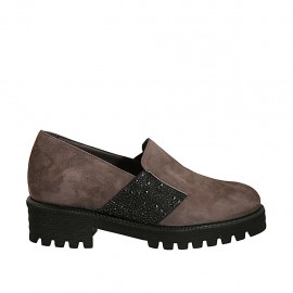 Woman's highfronted shoe with elastics, removable insole and rhinestones in taupe suede heel 4 - Available sizes:  43, 44, 45