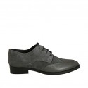 Spitzer Damenderbyschuh aus grauem Wildleder und Leder mit Schnüren und Broguemuster Absatz 3