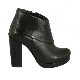 Stivaletto da donna con cerniera e plateau in pelle nera con tacco 9 - Misure disponibili: 32
