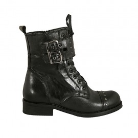 Stivaletto stringato da donna con cerniera, borchie e fibbie in pelle nera tacco 3 - Misure disponibili: 32, 33