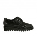 Zapato derby para mujer con cordones en piel y charol negro cuña 3