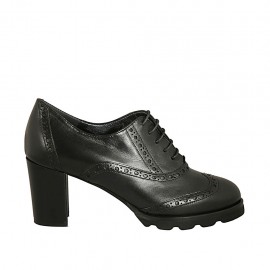 Woman's highfronted laced Oxford shoe in black leather heel 6 - Available sizes:  42