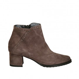 Stivaletto da donna con cerniera e borchie in camoscio taupe tacco 5 - Misure disponibili: 33, 43