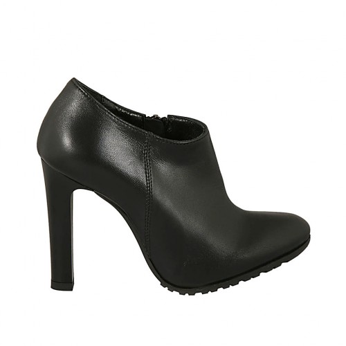 Woman's highfronted shoe in black leather with zipper heel 9 - Available sizes:  31, 42