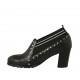 Scarpa accollata da donna con borchie ed elastici in pelle nera tacco 6 - Misure disponibili: 33, 34, 43, 44