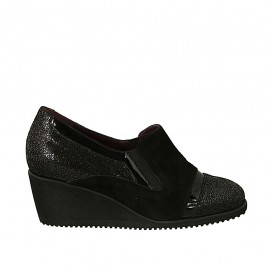 Scarpa accollata da donna con elastici e plantare estraibile in camoscio nero e vernice stampata canna di fucile zeppa 5 - Misure disponibili: 34, 43