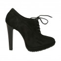 Scarpa stringata da donna in camoscio nero con plateau tacco 11