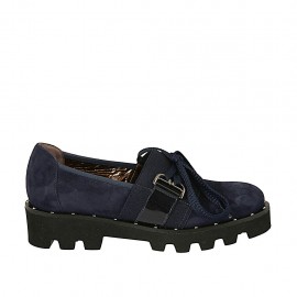 Scarpa accollata da donna con stringhe, borchie ed elastico in camoscio e vernice blu tacco 3 - Misure disponibili: 34