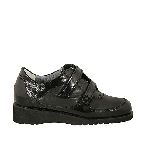 Chaussure pour femmes avec velcro et semelle interieur amovible en cuir et cuir verni noir talon compensé 3 - Pointures disponibles:  34, 44