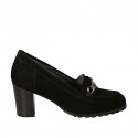 Woman's highfronted shoe with chain in black suede heel 6