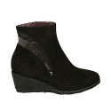 Woman's ankle boot with removable insole and zipper in black suede, patent leather and printed leather wedge heel 5