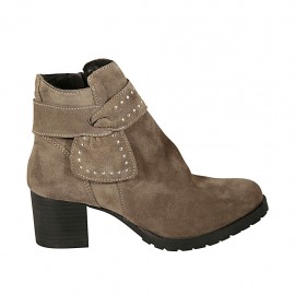 Botines para mujer con cremallera y banda con tachuelas en gamuza gris pardo tacon 5 - Tallas disponibles:  42, 43, 44