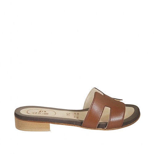 Damenpantolette aus hellbraunem Leder Absatz 2 - Verfügbare Größen:  43, 47