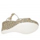 Sandalo da donna in pelle laminata platino e tessuto intrecciato con cinturino, plateau e zeppa 9 - Misure disponibili: 31, 32, 33, 34