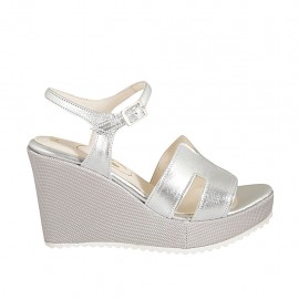 Woman's strap sandal in silver laminated leather and fabric with platform and wedge heel 9 - Available sizes:  31, 33