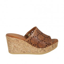 Sabo abierto para mujer en piel perforada color cuero con plataforma y cuña 7 - Tallas disponibles:  32, 42, 43, 44
