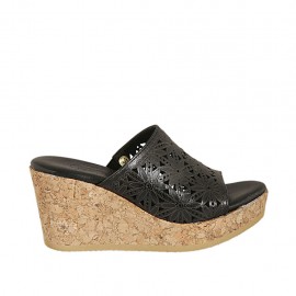 Mule ouvert pour femmes en cuir perforé de couleur noir avec plateforme et talon compensé 7 - Pointures disponibles:  32, 42, 43, 44, 45