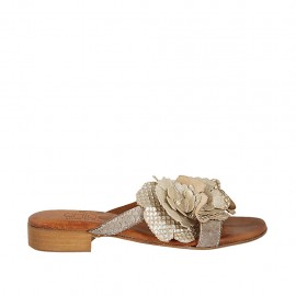 Damenpantolette mit Blume aus taupe- und platinfarbenem laminiertem bedrucktem Leder Absatz 2 - Verfügbare Größen:  42