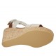 Sandalo da donna in camoscio beige chiaro con accessorio, plateau e zeppa 9 - Misure disponibili: 32, 33, 34