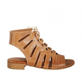 Sandale spartiates à lacets avec elastique pour femmes en cuir perforé brun clair talon 2 - Pointures disponibles:  33, 34, 43, 44