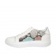 Zapato con cordones y plantilla extraible en piel blanca y laminada plateada y imprimida multicolor cuña 4 - Tallas disponibles:  42, 43, 44, 45