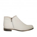 Woman's ankle boot with zippers in creme-colored pierced leather heel 3