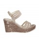 Sandalia para mujer en gamuza beis arena y tejido laminado bronce con plataforma y cuña 9 - Tallas disponibles:  34