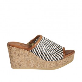 Mule ouvert pour femmes en cuir tressé brun clair, blanc et noir avec plateforme et talon compensé 7 - Pointures disponibles:  45