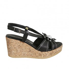 Sandalo da donna in pelle nera e argento con fiore, plateau e zeppa 7 - Misure disponibili: 33, 34