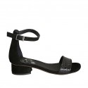 Zapato abierto para mujer con cinturon al tobillo en piel estampada y gamuza negra tacon 3