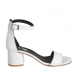 Chaussure ouverte pour femmes en cuir blanc avec courroie talon 5 - Pointures disponibles:  42, 44