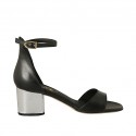 Chaussure ouverte pour femmes en cuir noir et cuir lamé argent avec courroie talon 5