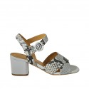 Sandale pour femmes avec courroie en cuir imprimé bleu clair et noir talon 5