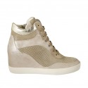 Woman's laced shoe with zipper in platinum and rose laminated leather and beige printed suede wedge 6